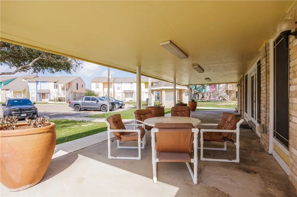 6702 Everhart #R104 Corpus Christi, TX 78413