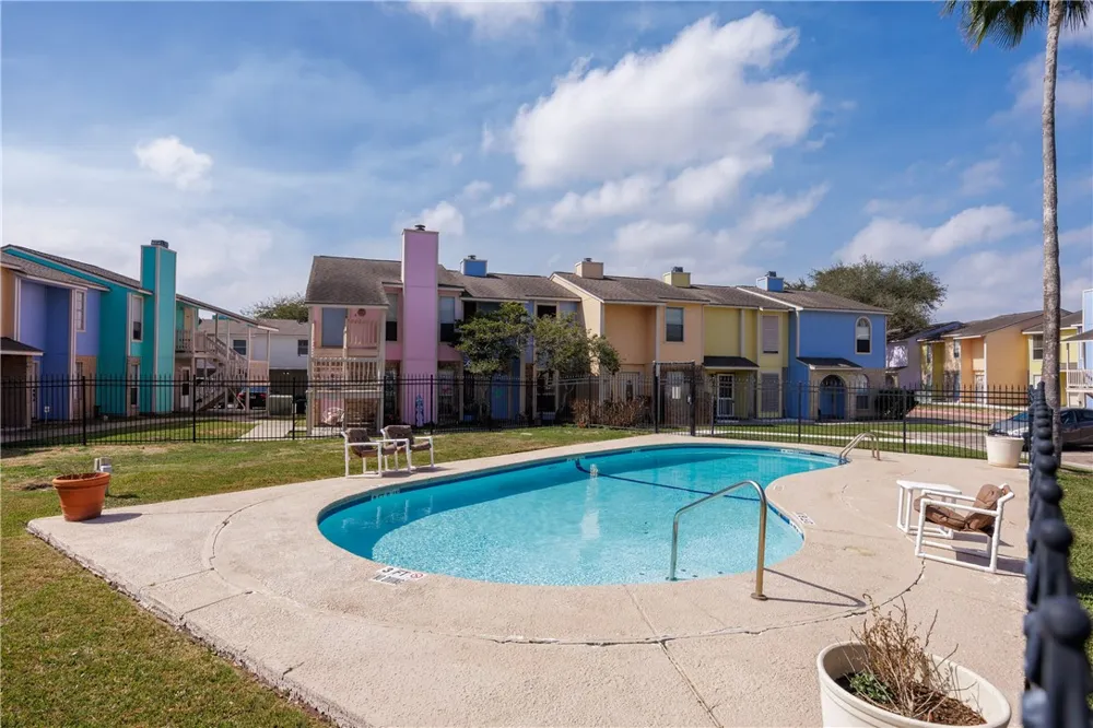 6702 Everhart #R104 Corpus Christi, TX 78413