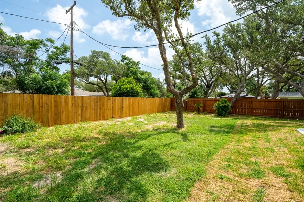 1906 Cochran Rockport, TX 78382