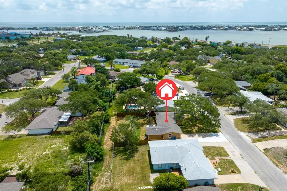 1906 Cochran Rockport, TX 78382