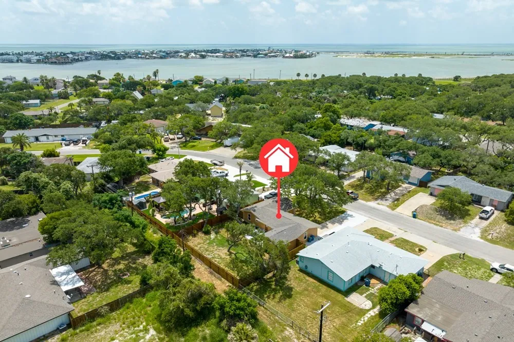 1906 Cochran Rockport, TX 78382