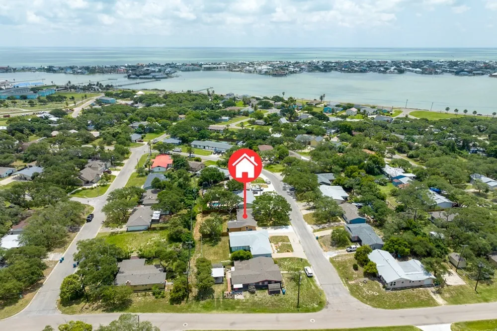 1906 Cochran Rockport, TX 78382
