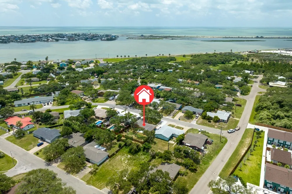 1906 Cochran Rockport, TX 78382