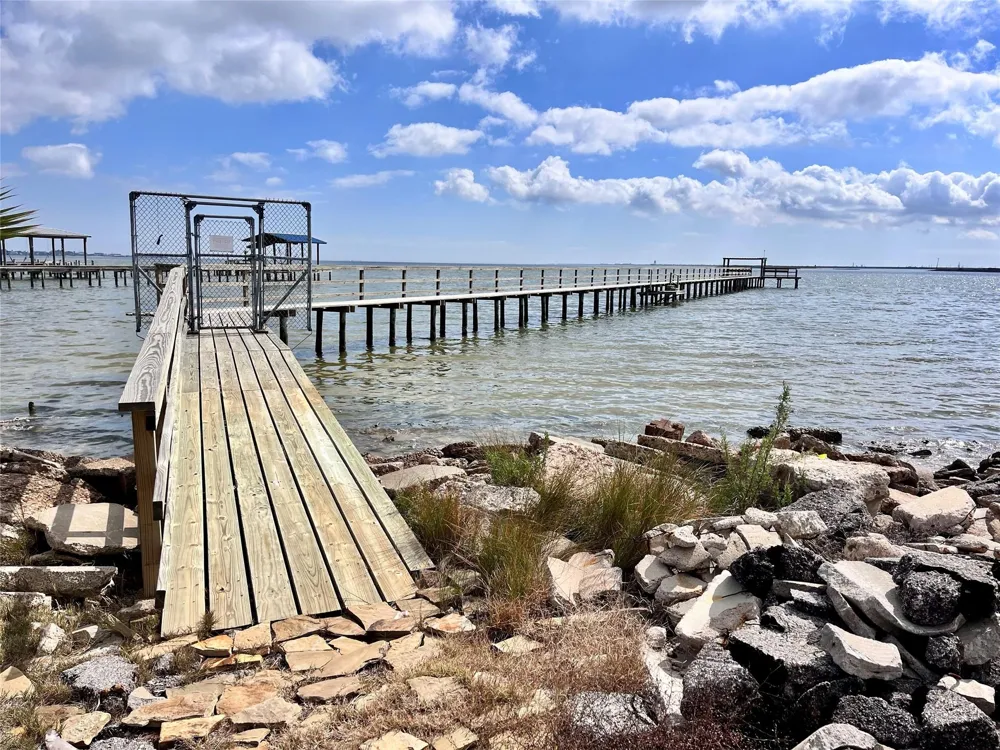 2414 Avenue P San Leon, TX 77539