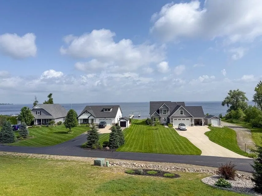 4876 W Houghton Lake Drive Roscommon Township, MI 48629