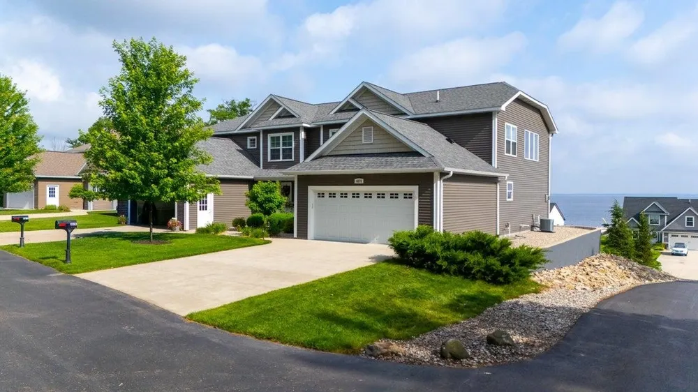 4876 W Houghton Lake Drive Roscommon Township, MI 48629