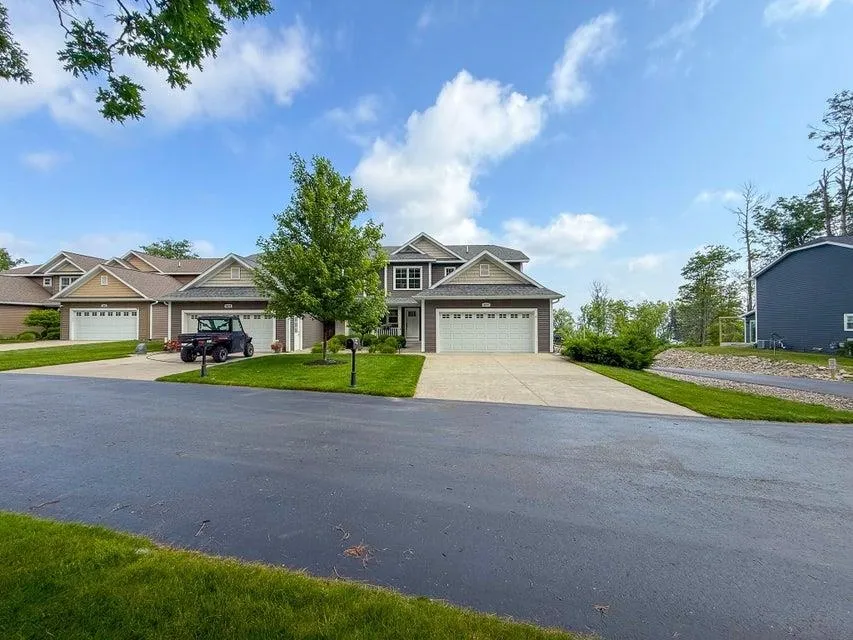 4876 W Houghton Lake Drive Roscommon Township, MI 48629