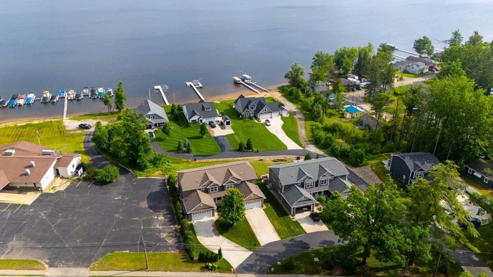 4876 W Houghton Lake Drive Roscommon Township, MI 48629