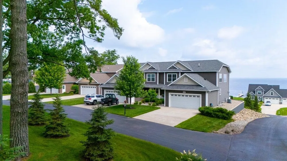 4876 W Houghton Lake Drive Roscommon Township, MI 48629