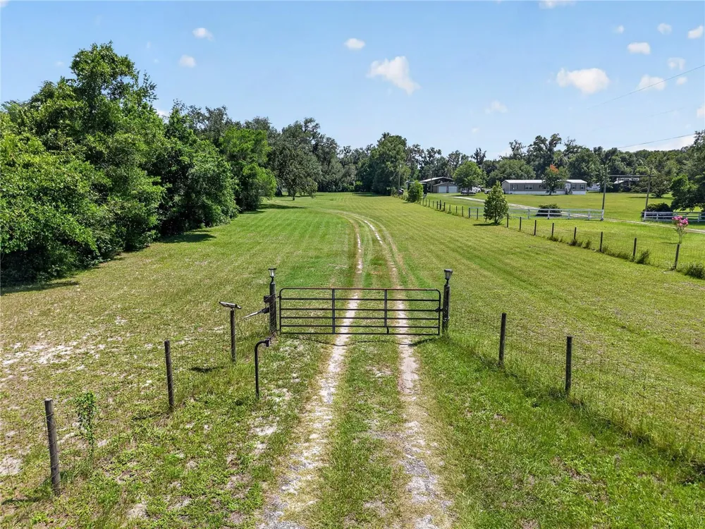 2039 SW STATE ROAD 26 Trenton, FL 32693