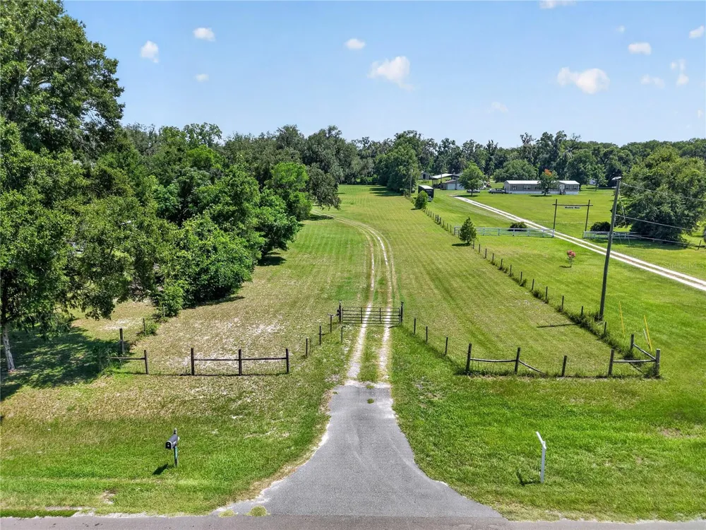 2039 SW STATE ROAD 26 Trenton, FL 32693