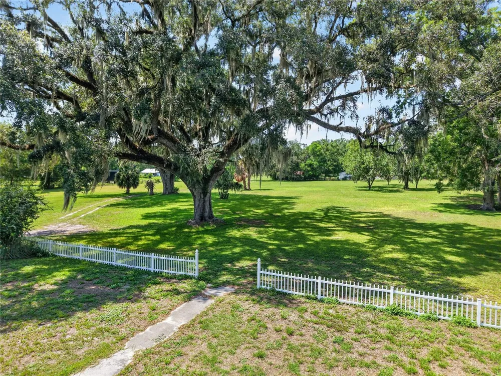 2039 SW STATE ROAD 26 Trenton, FL 32693