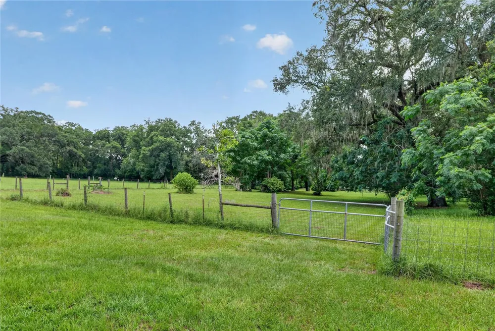 2039 SW STATE ROAD 26 Trenton, FL 32693