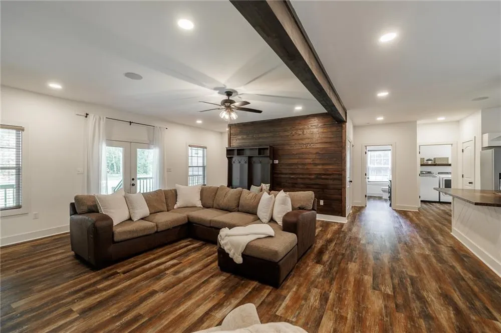 930 James Holcomb Road Hull, GA 30646