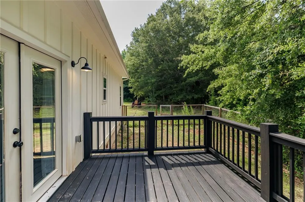 930 James Holcomb Road Hull, GA 30646