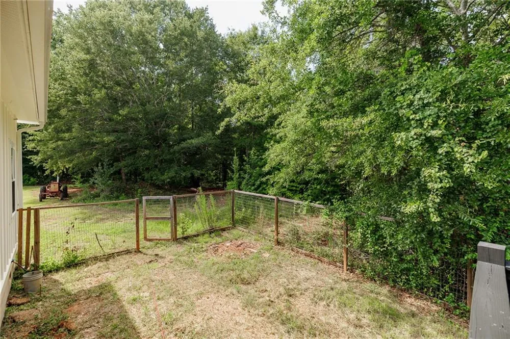930 James Holcomb Road Hull, GA 30646