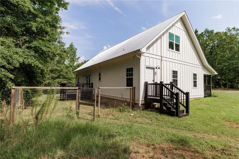 930 James Holcomb Road Hull, GA 30646