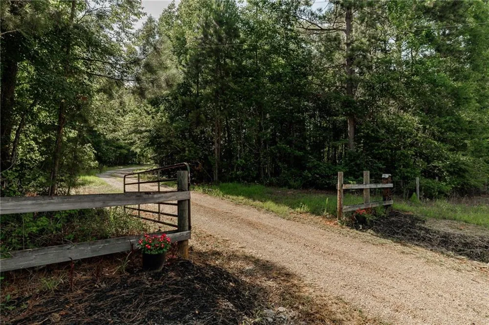 930 James Holcomb Road Hull, GA 30646