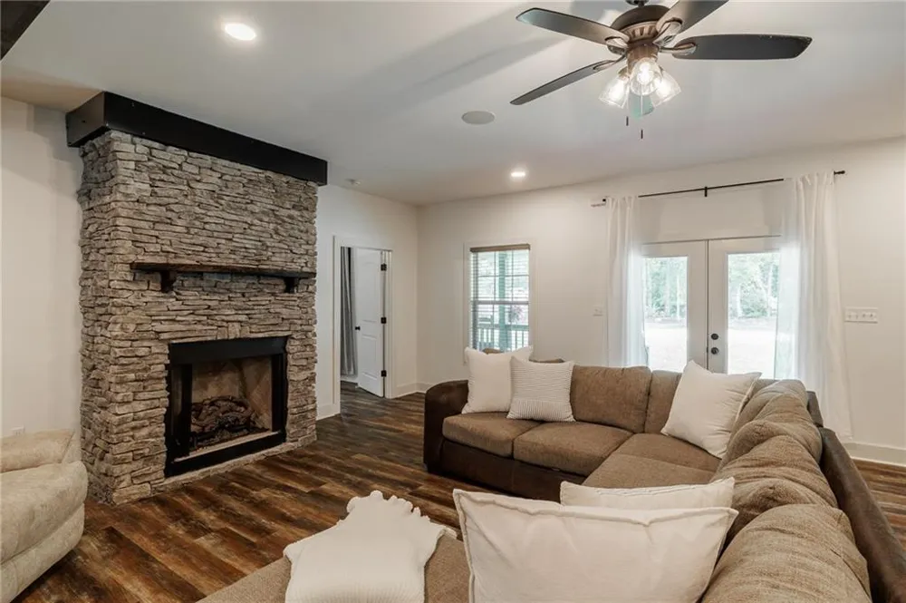 930 James Holcomb Road Hull, GA 30646