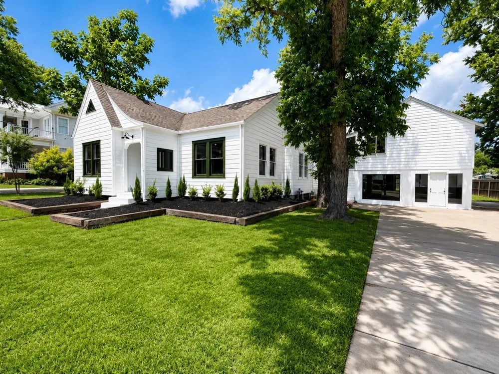 122 Holland Street Bellville, TX 77418