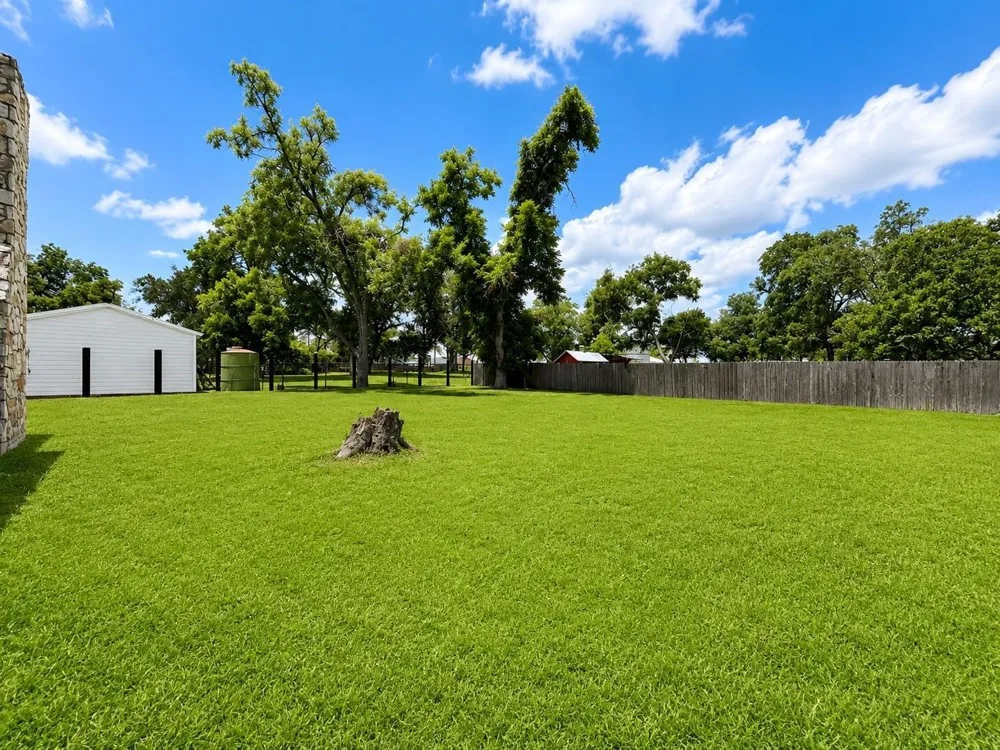 122 Holland Street Bellville, TX 77418