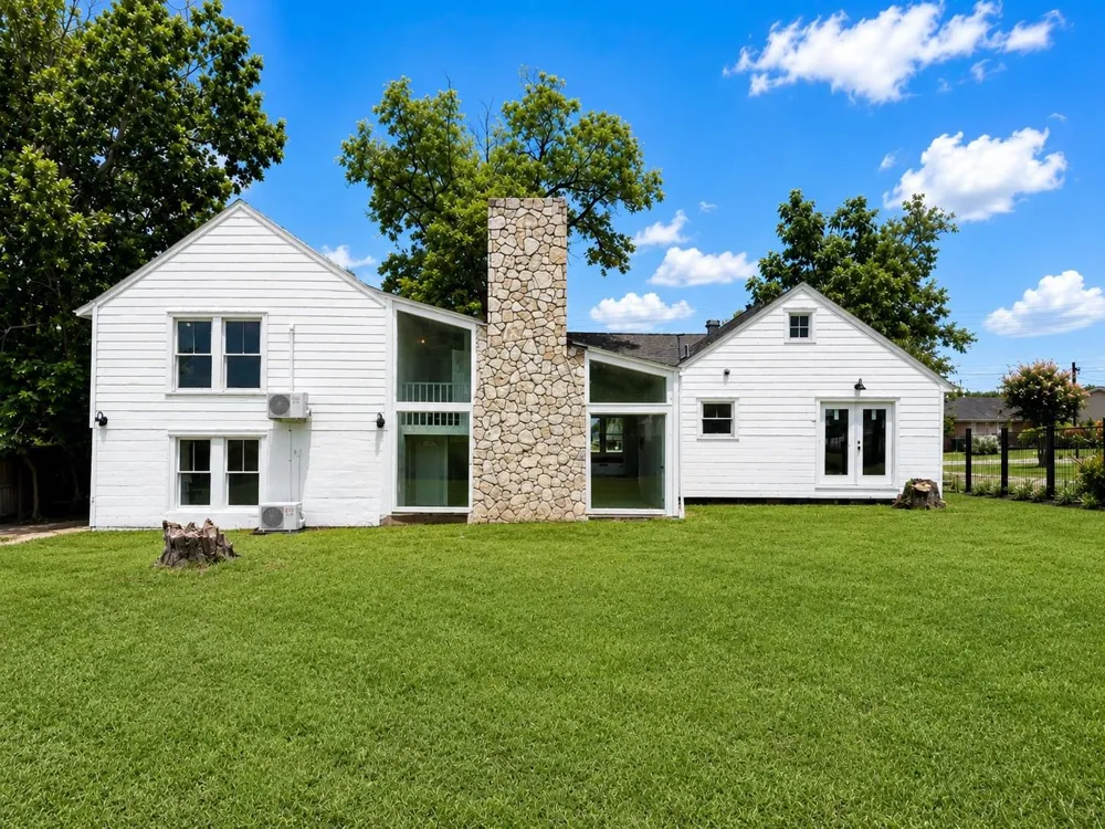 122 Holland Street Bellville, TX 77418
