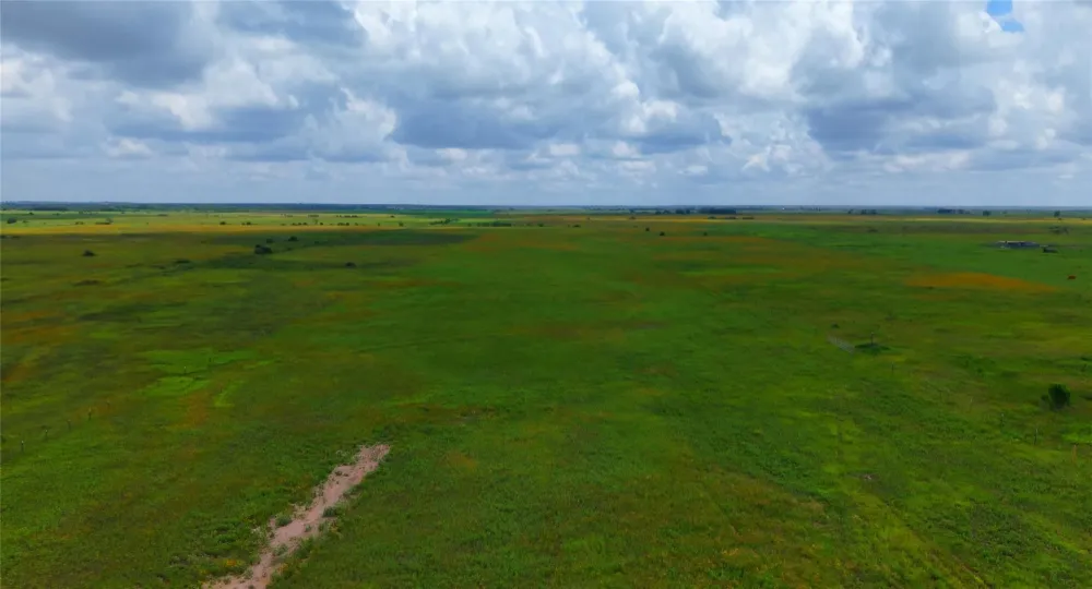 1087 Cr 141 Rock Island, TX 77470