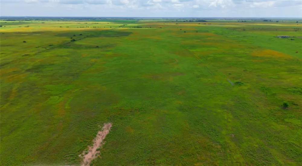 1087 Cr 141 Rock Island, TX 77470