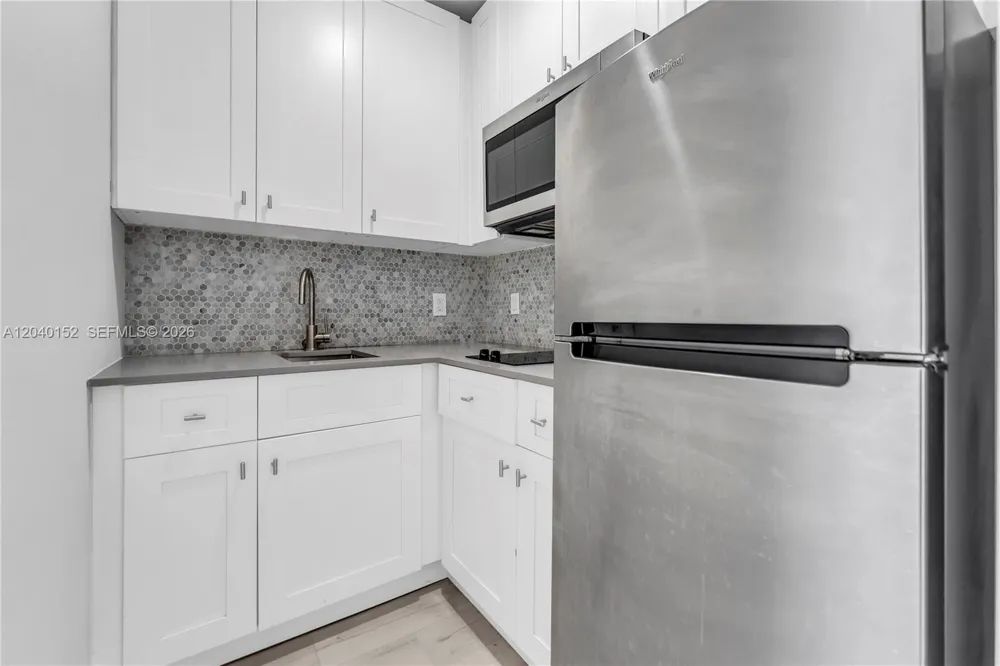 6647 SW 59th Pl #202 South Miami, FL 33143