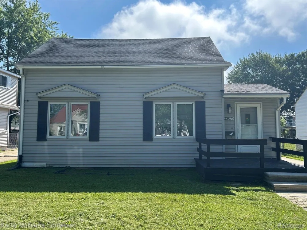 23076 Melrose Avenue Eastpointe City, MI 48021