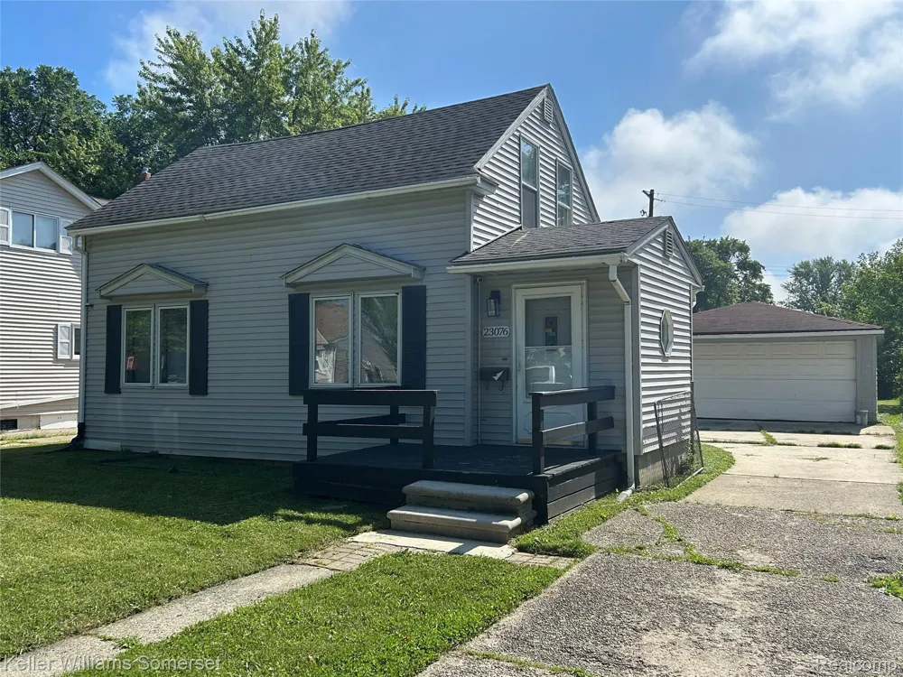 23076 Melrose Avenue Eastpointe City, MI 48021