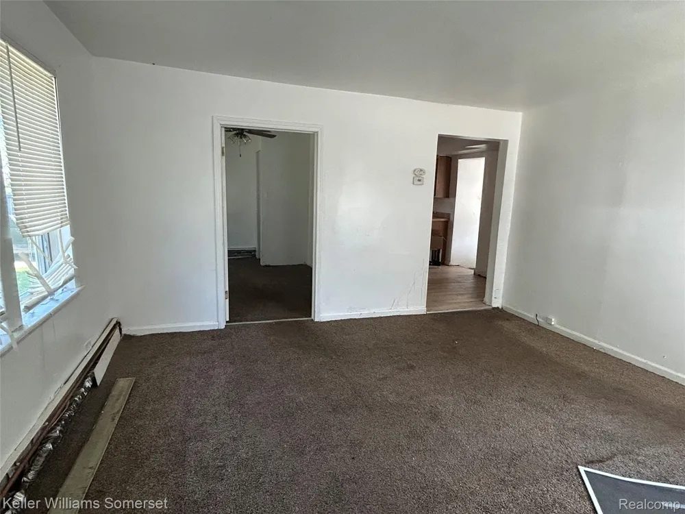 23076 Melrose Avenue Eastpointe City, MI 48021