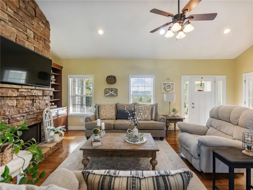 7657 Pea Ridge Road Lula, GA 30554