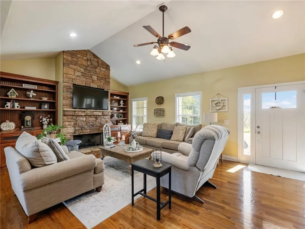 7657 Pea Ridge Road Lula, GA 30554