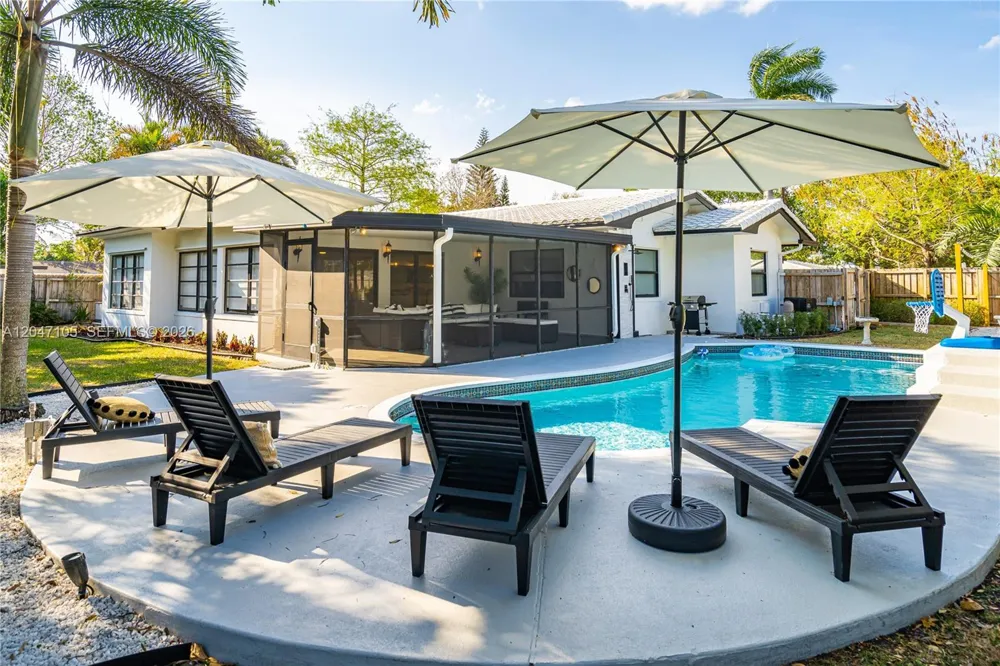 714 NE 2nd St Pompano Beach, FL 33060
