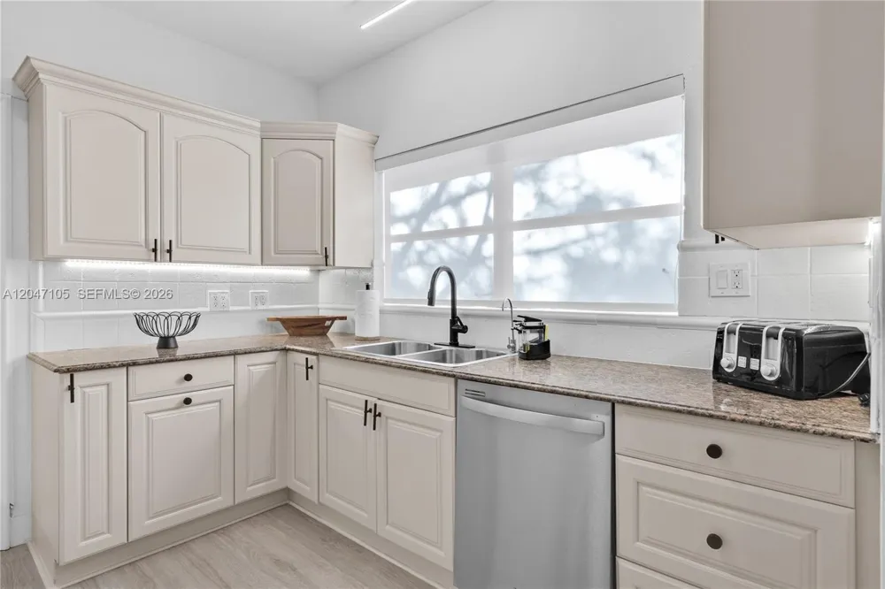 714 NE 2nd St Pompano Beach, FL 33060
