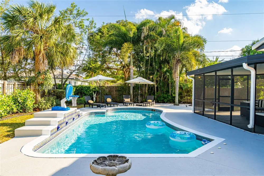 714 NE 2nd St Pompano Beach, FL 33060