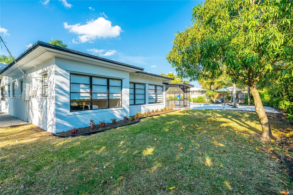 714 NE 2nd St Pompano Beach, FL 33060
