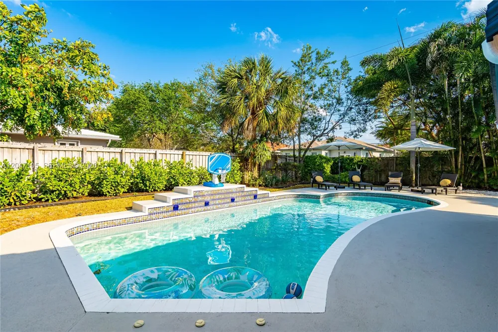 714 NE 2nd St Pompano Beach, FL 33060