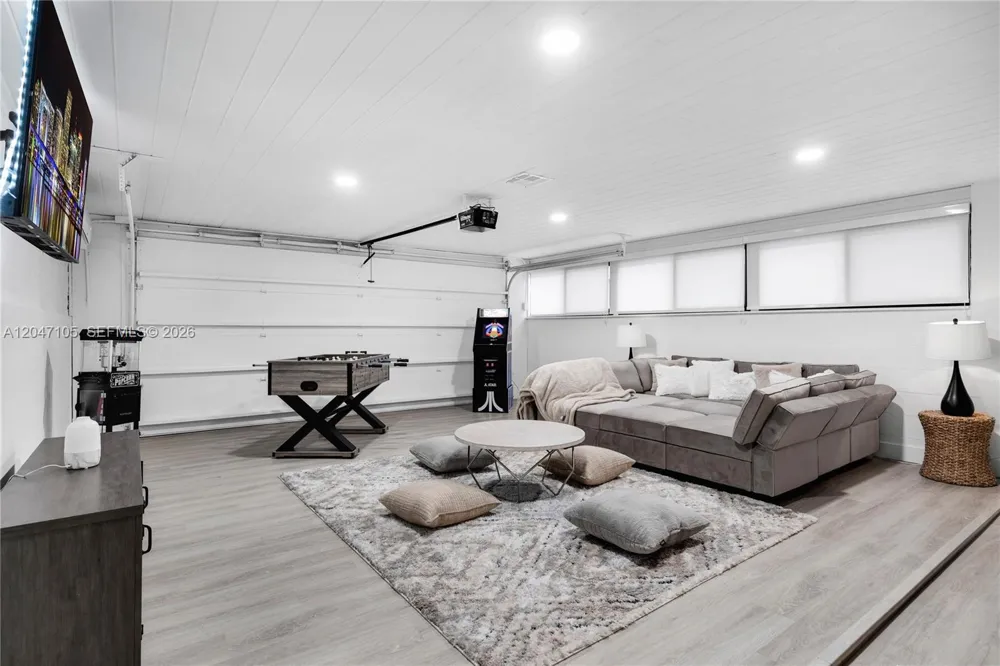 714 NE 2nd St Pompano Beach, FL 33060