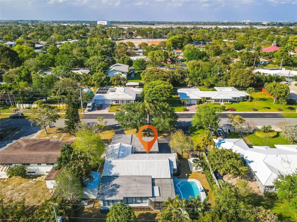 714 NE 2nd St Pompano Beach, FL 33060