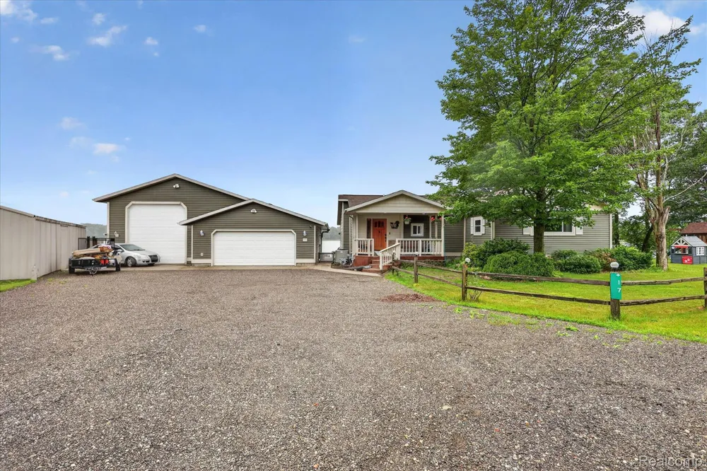 17 E White Lake Dr, Twin Lakes, MI 49457 Drive Dalton Township, MI 49457