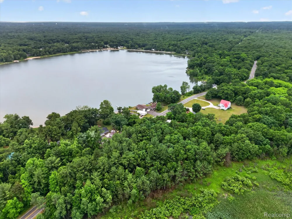 17 E White Lake Dr, Twin Lakes, MI 49457 Drive Dalton Township, MI 49457