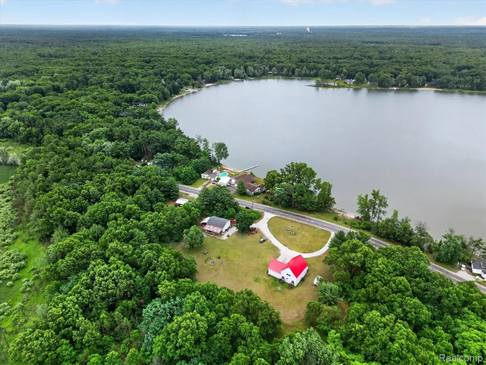 17 E White Lake Dr, Twin Lakes, MI 49457 Drive Dalton Township, MI 49457