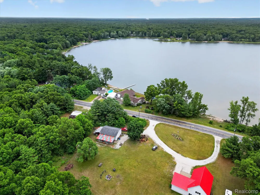 17 E White Lake Dr, Twin Lakes, MI 49457 Drive Dalton Township, MI 49457
