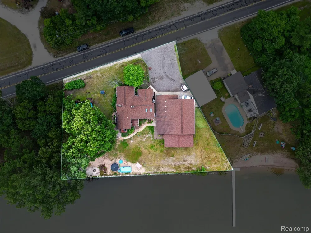 17 E White Lake Dr, Twin Lakes, MI 49457 Drive Dalton Township, MI 49457