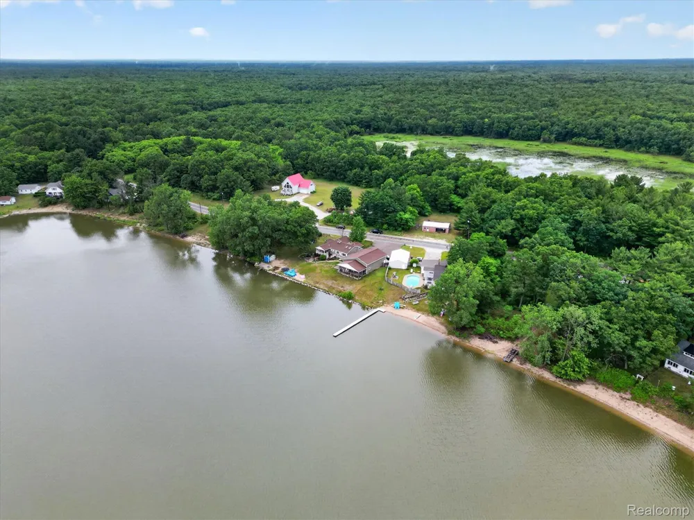 17 E White Lake Dr, Twin Lakes, MI 49457 Drive Dalton Township, MI 49457