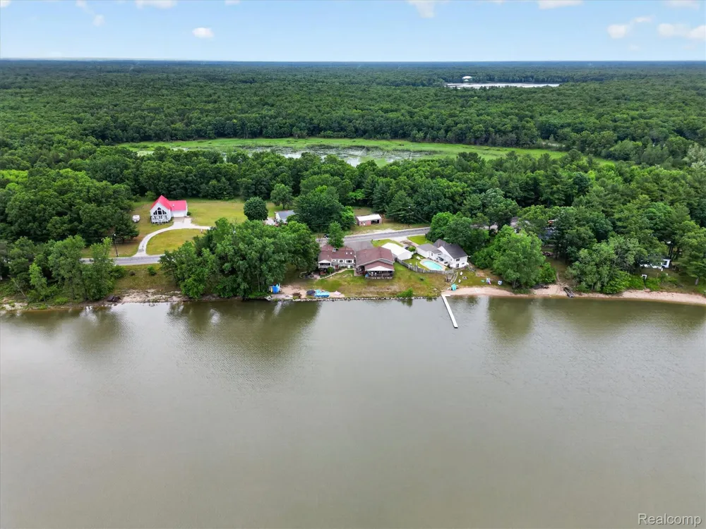 17 E White Lake Dr, Twin Lakes, MI 49457 Drive Dalton Township, MI 49457