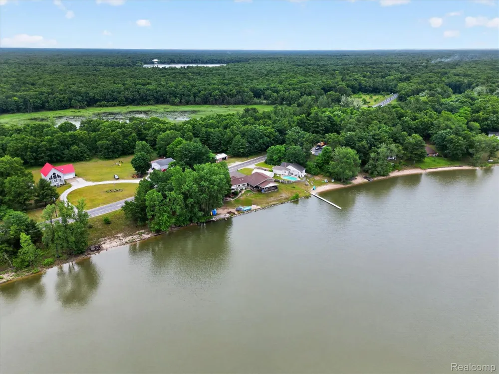 17 E White Lake Dr, Twin Lakes, MI 49457 Drive Dalton Township, MI 49457