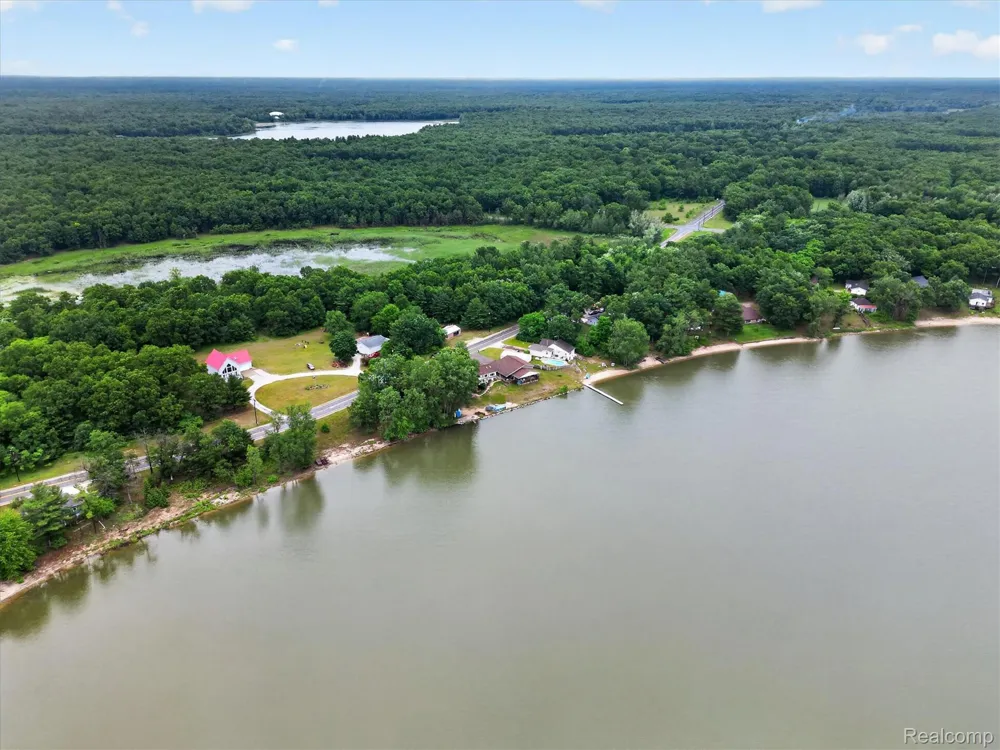 17 E White Lake Dr, Twin Lakes, MI 49457 Drive Dalton Township, MI 49457